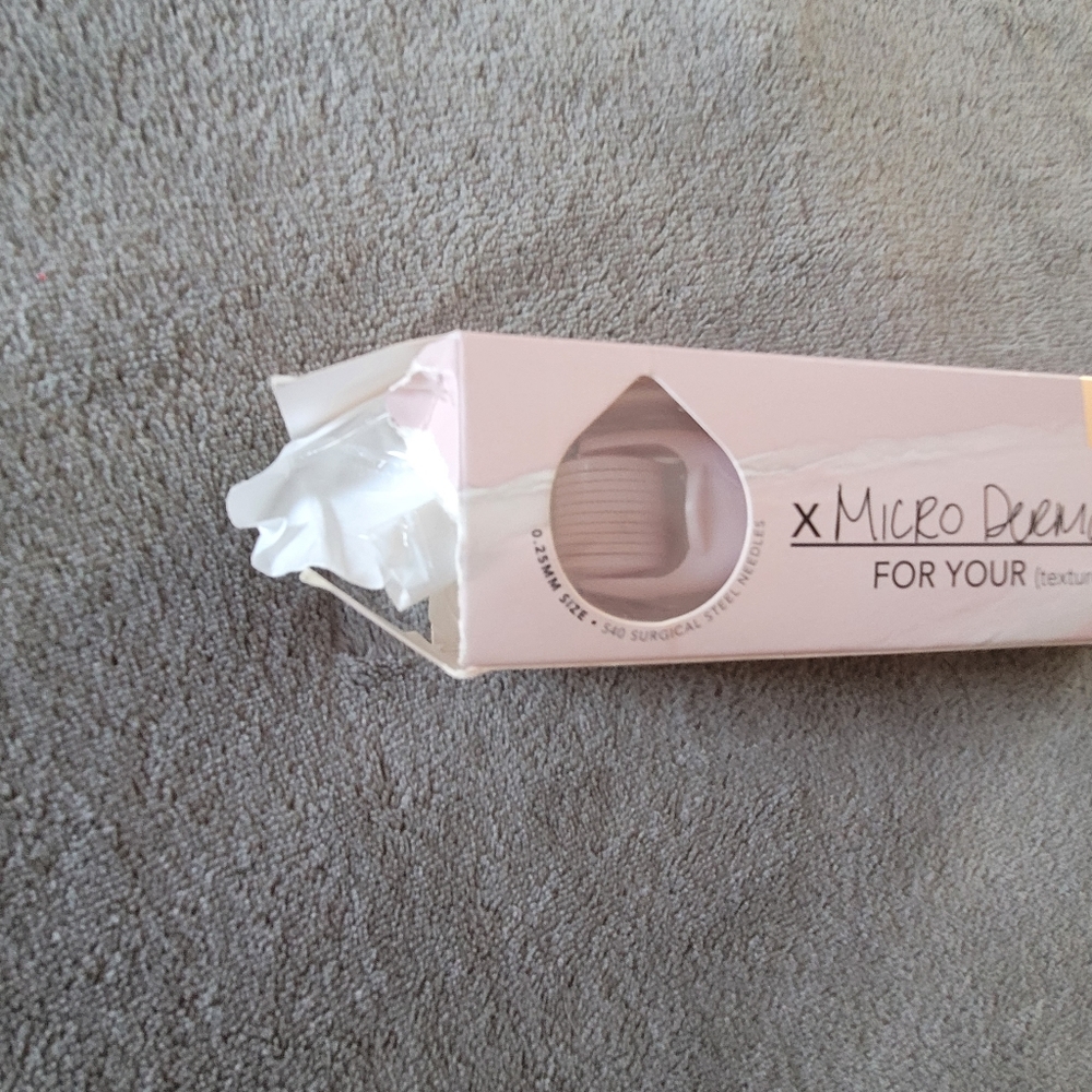 Kitsch Micro Derma Roller - Picture 2 of 3